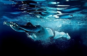 Go with the flow idiom in english